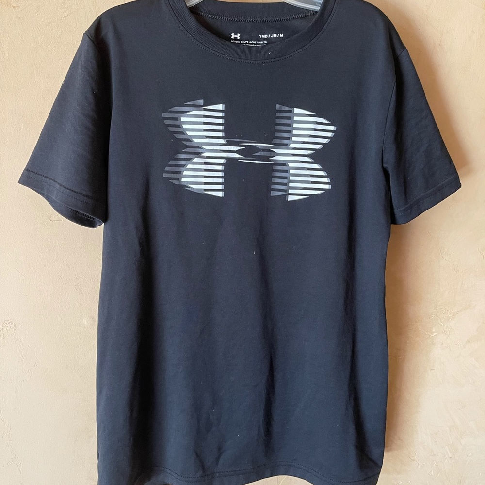 EUC Under Armour Boys Medium Black Shirt